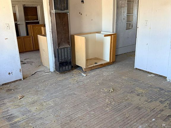 3rd image of 1340 W C St