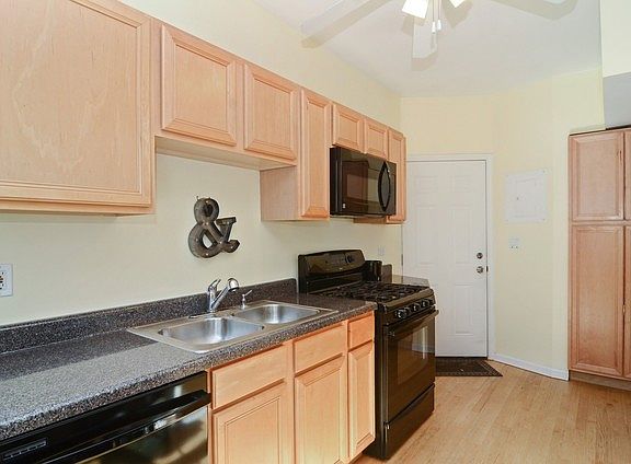 5th image of 2850 N Christiana Ave APT 3S