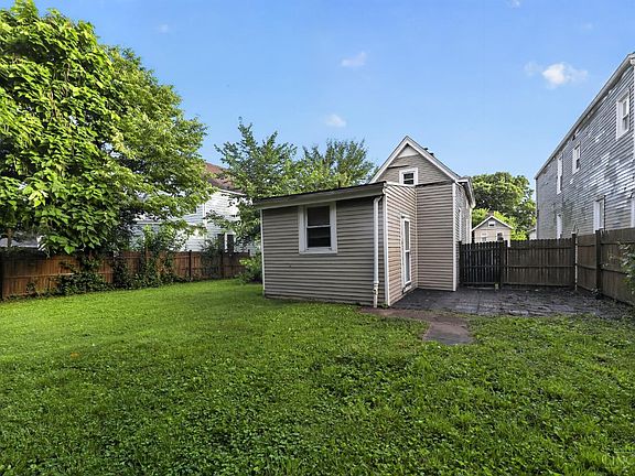 4th image of 1825 Elm Ave