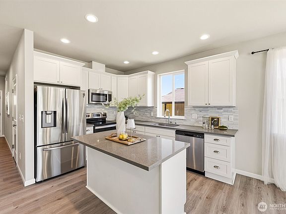 4th image of 412 170th Street S