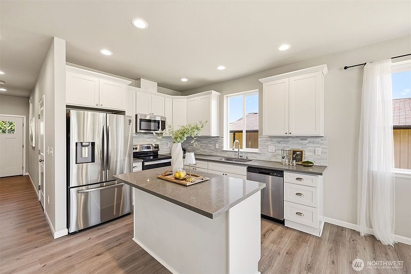 5th image of 412 170th Street S