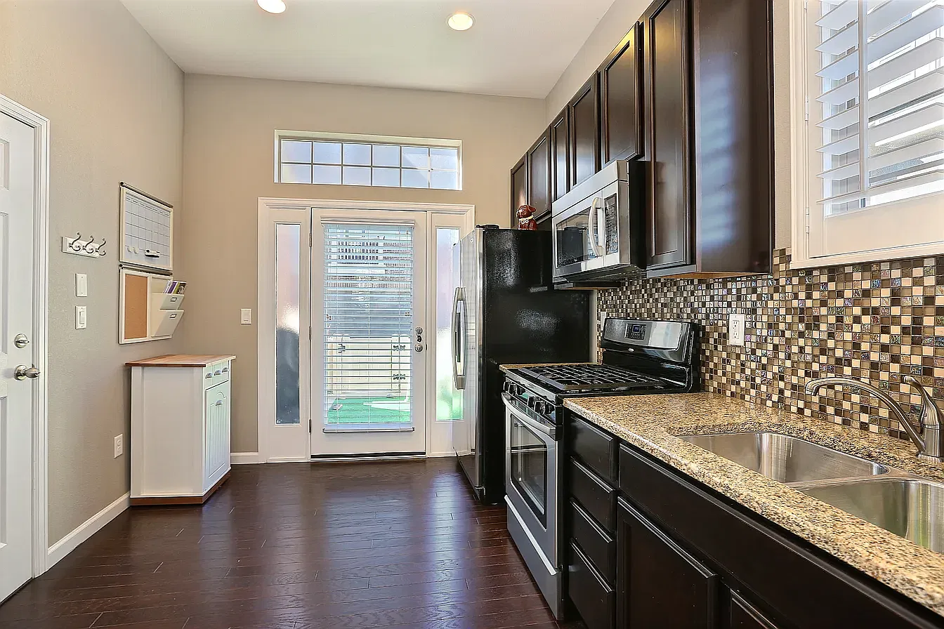 3 bed, 1421 sqft, $3,000 — Photo 3