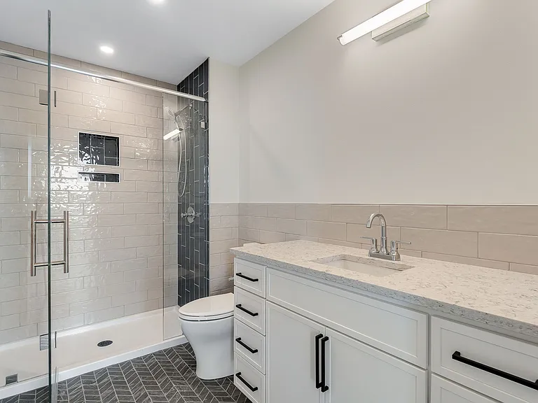 Bank Street Apartments — Photo 44
