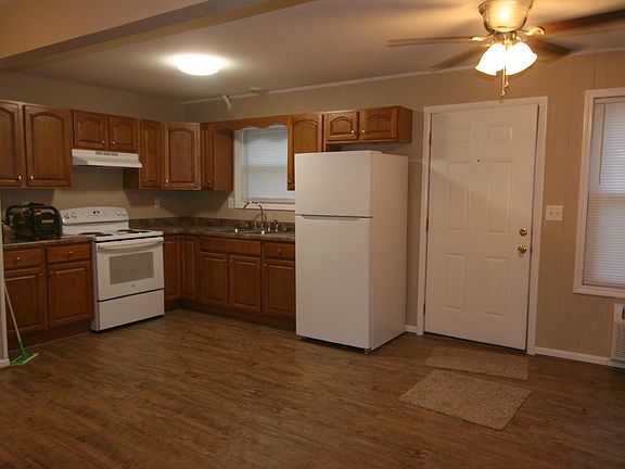 3rd image of 221 Lafayette St APT 6