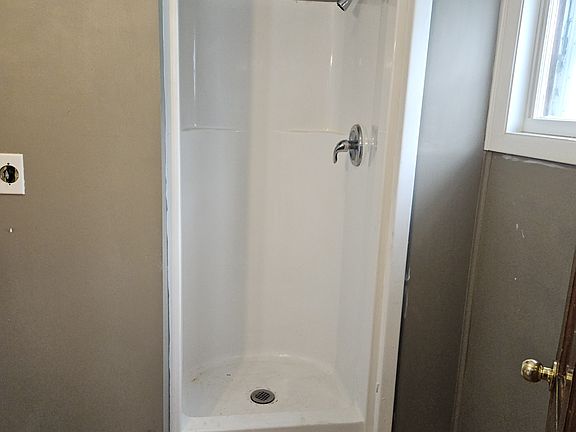 2nd image of 290 Harbor St APT B
