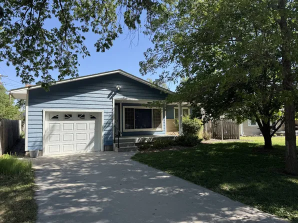 613 E 4th St, Beloit, KS 67420