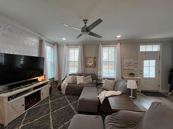 5th image of 170 Chapel Hill St