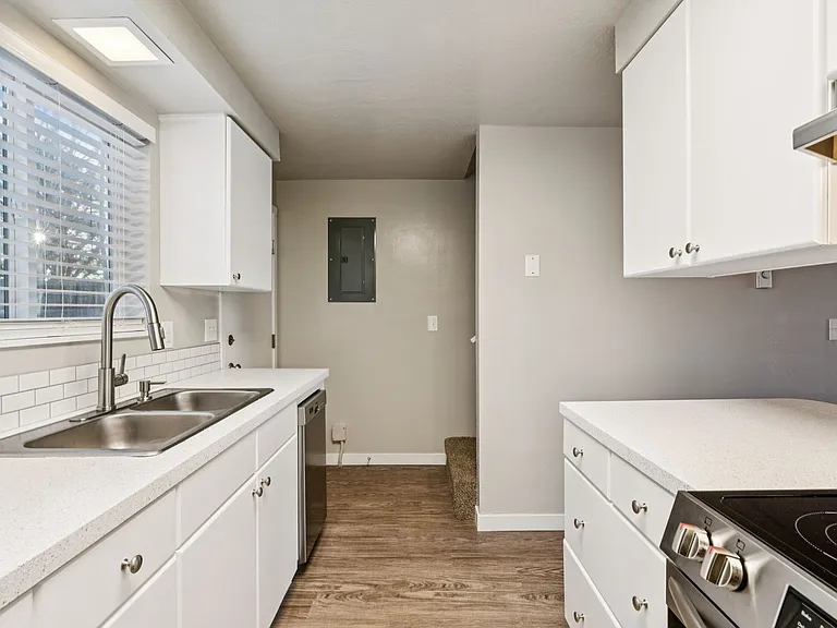 2-WEEKS FREE | North River Apartments — Photo 19