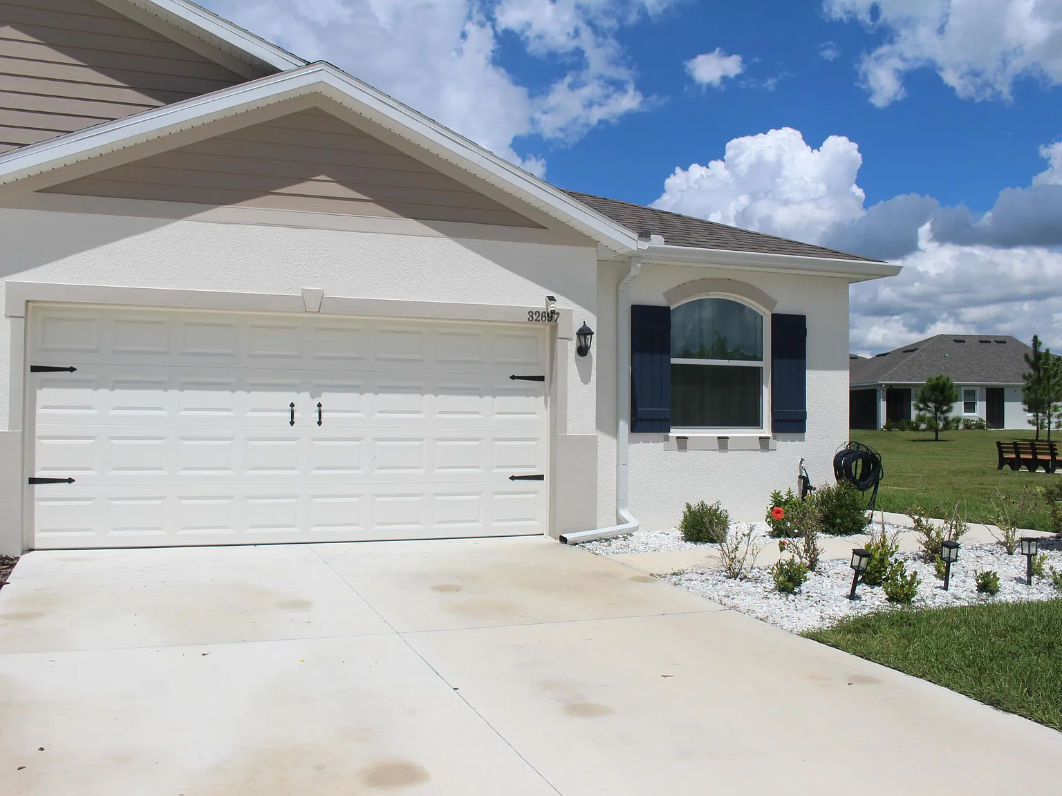 3 bed, 2.0 bath, 1587 sqft, $2,400 — Photo 2