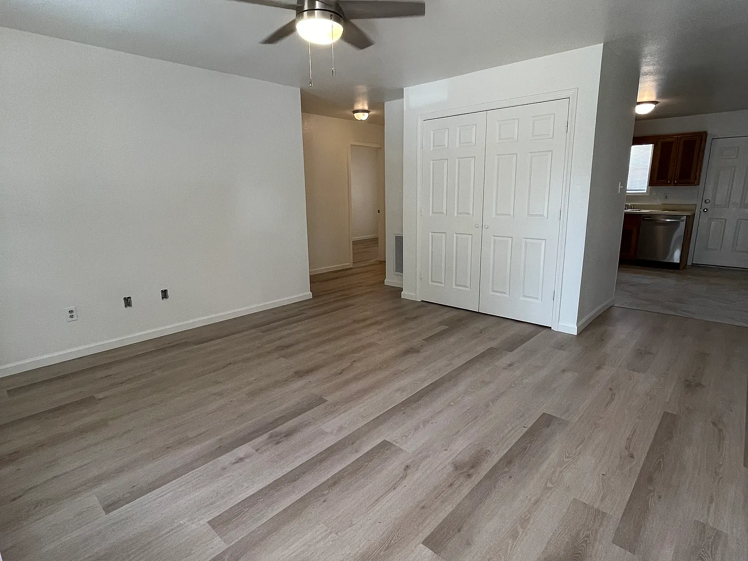 2 bed, $900 — Photo 2