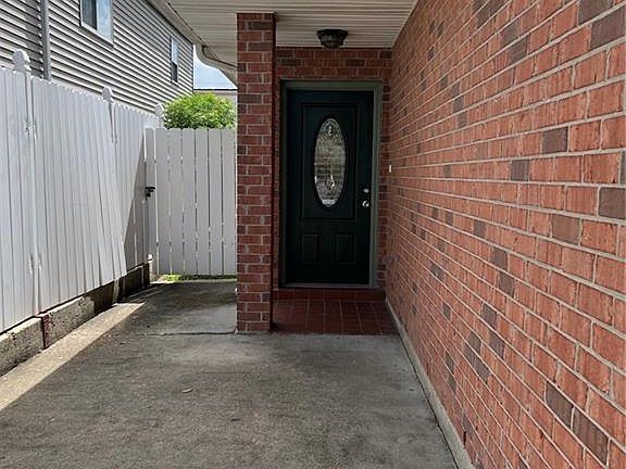 2nd image of 4840-44 Finch St