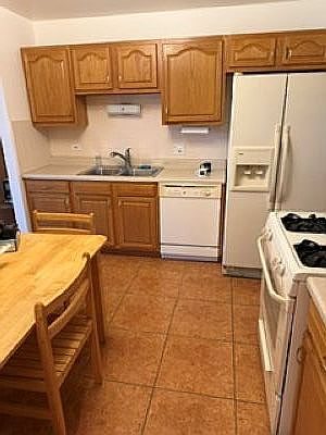 4th image of 1112 Scanlon Dr APT B1