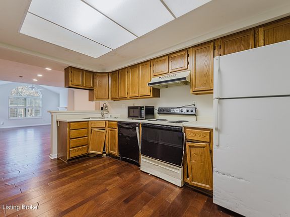 3rd image of 10305 Parkstone Dr