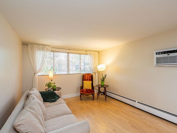 4th image of 2507 Bryant Ave S APT 1
