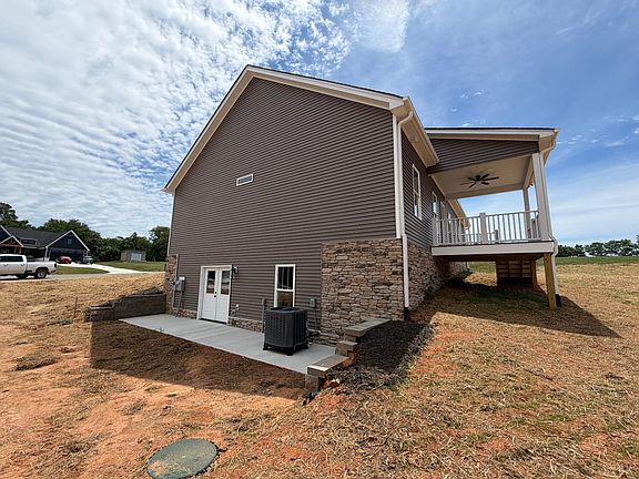 2nd image of 1048 Cedar Tree Ln