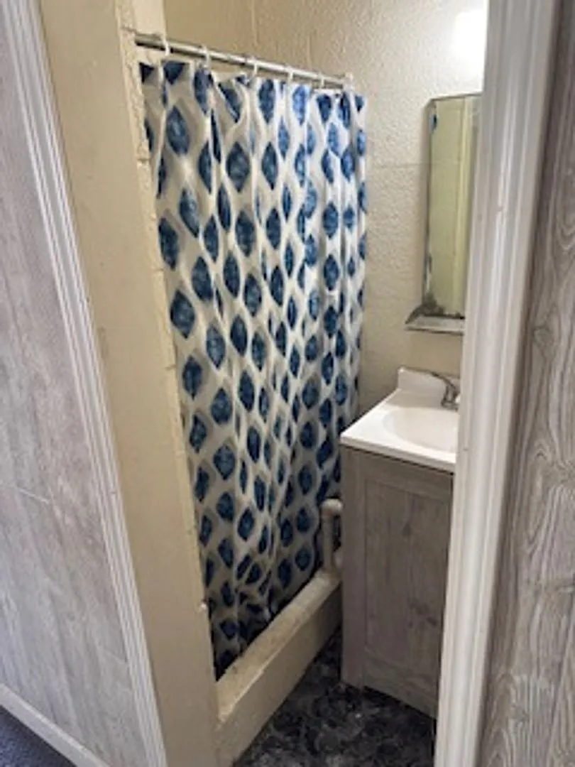 3961 Logan Ave - Apt 8 — Photo 3