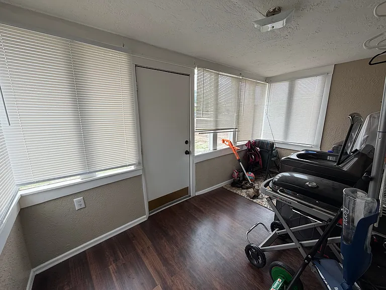 320 W Duffy St — Photo 15