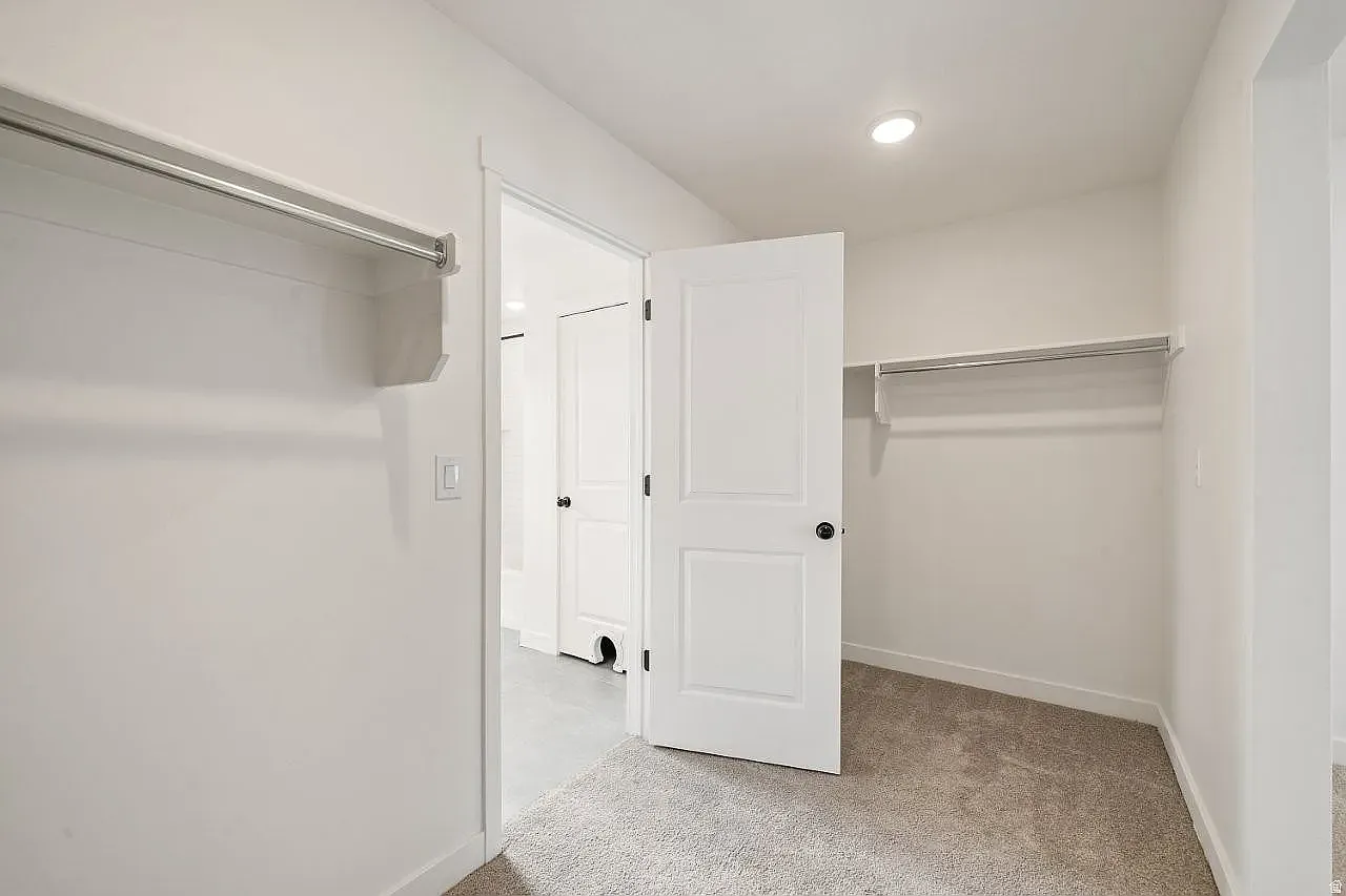 E 200 S, Clearfield — Photo 4