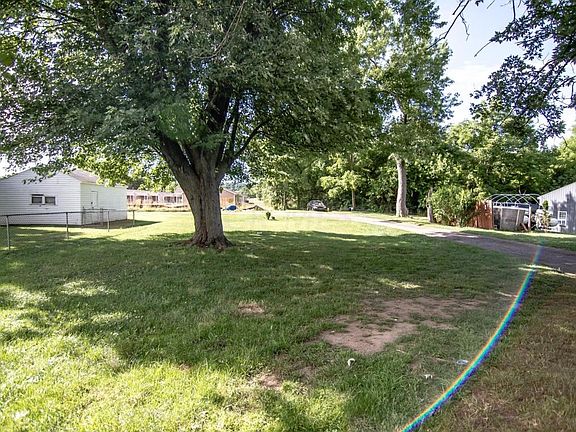 3rd image of 119 Poplar Ave