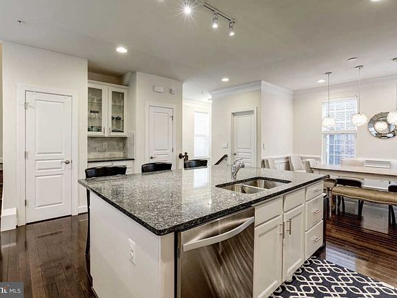 4th image of 4092 Glendale Way