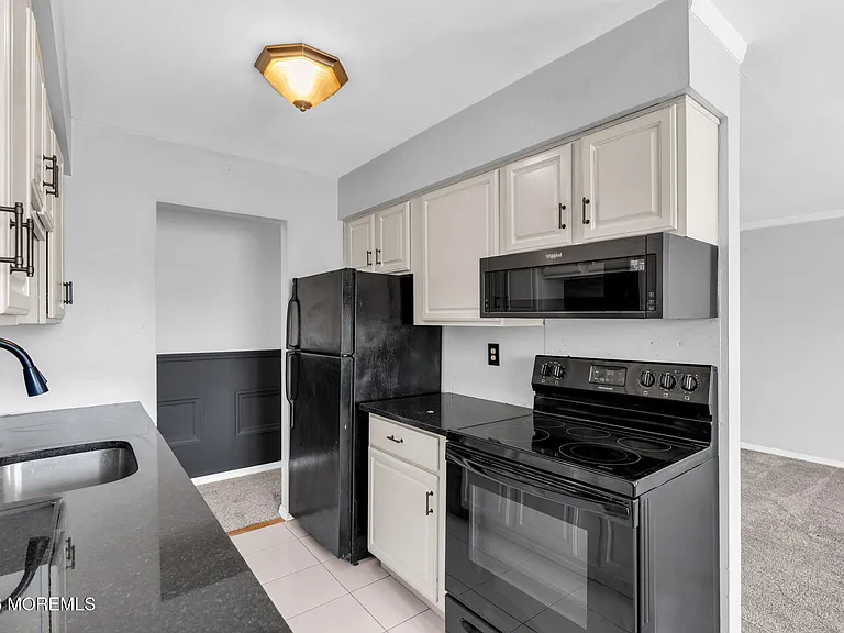 60 Manchester Ct #A — Photo 10