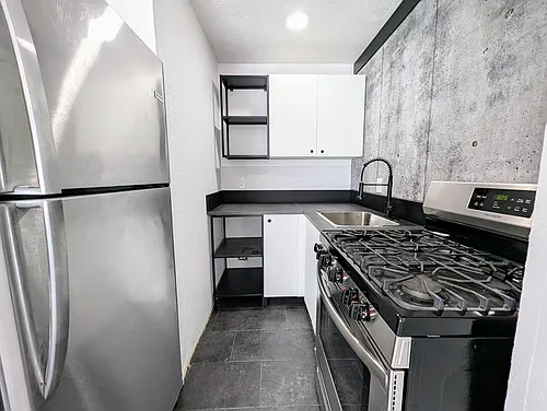 822 8th Ave #1 Photo 1