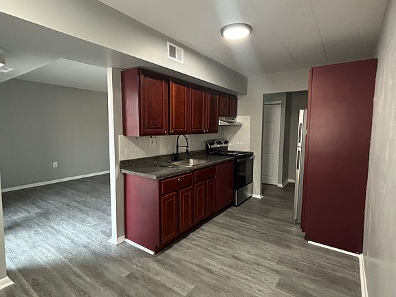 2nd image of 400 S Lansdowne Ave #B06