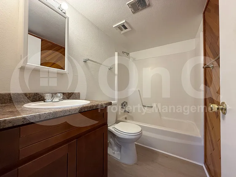 2201 W Belmont Ave #7 — Photo 10