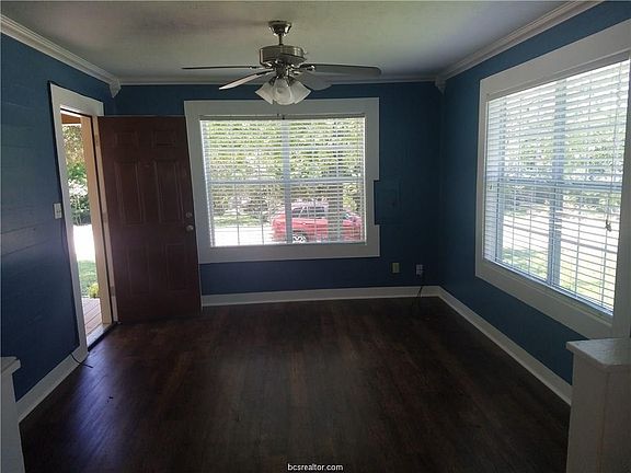 3rd image of 609 N Parker Ave