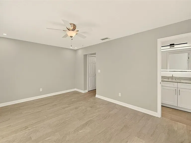 5434 Oakhurst Dr — Photo 20