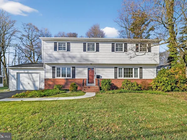 9 Rydal Dr, Lawrence Township, NJ 08648