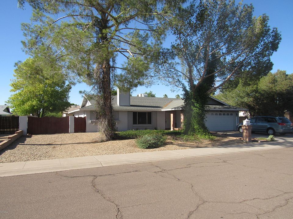 1st image of 220 E WOODMAN Drive