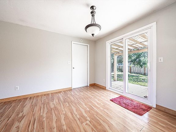 3rd image of 523 Jeanette Ave