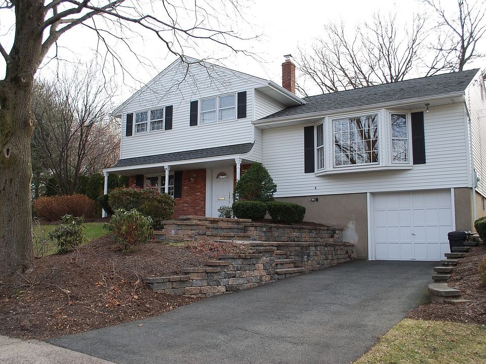 1st image of 26 Donna Ln
