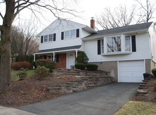 26 Donna Ln, Midland Park, NJ 07432