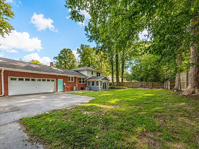 111 Deer Spring Rd — Photo 15