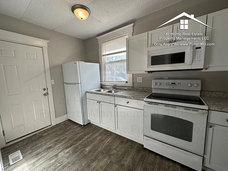1016 Bluff St — Photo 9