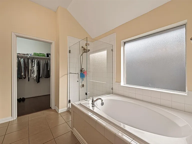 23222 Century Plant Dr — Photo 26