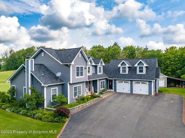 35 Laurel Hill Dr, Moscow, PA 18444