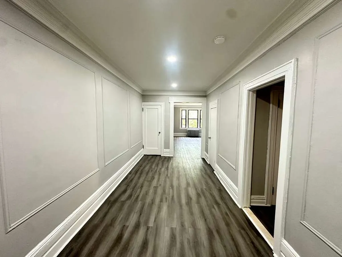 Building Photo - The Regency
