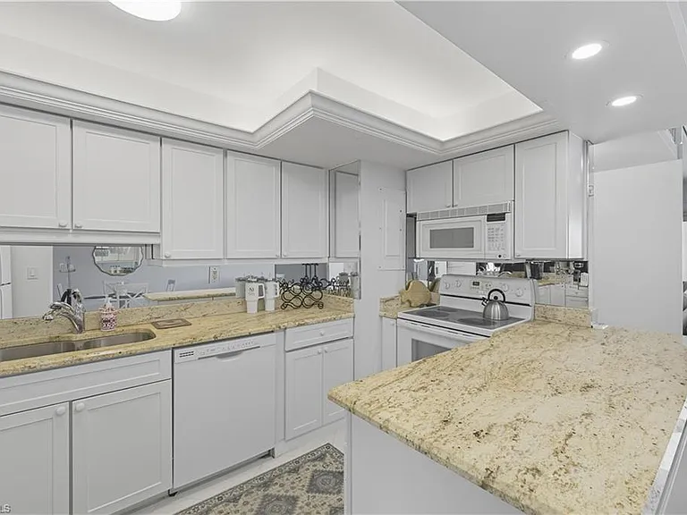 3443 Gulf Shore Blvd N #503 — Photo 7
