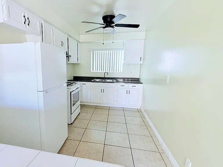 810 W Duarte Rd #127 — Photo 3