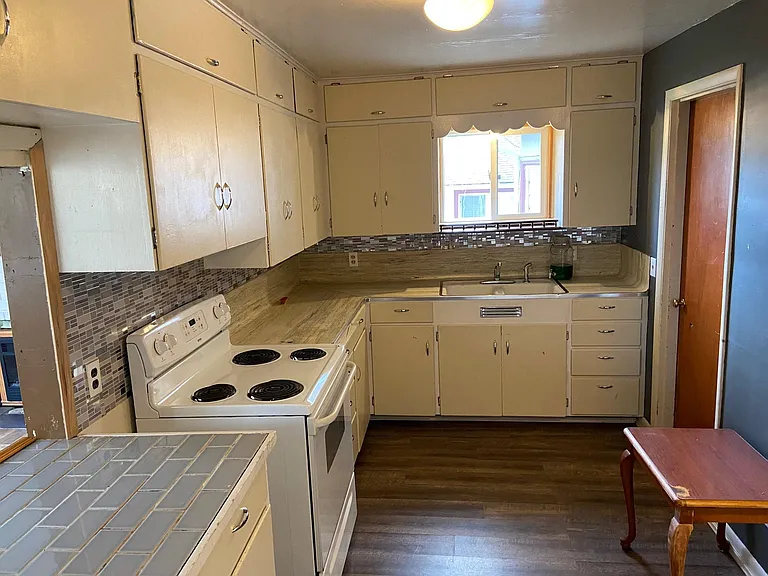 1324 Garrison Ave — Photo 4