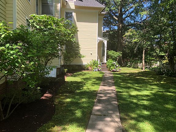 4th image of 220 S Washington St APT 2