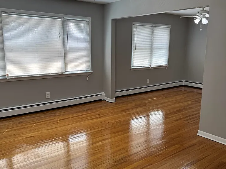605 W Grand Ave #2 — Photo 3