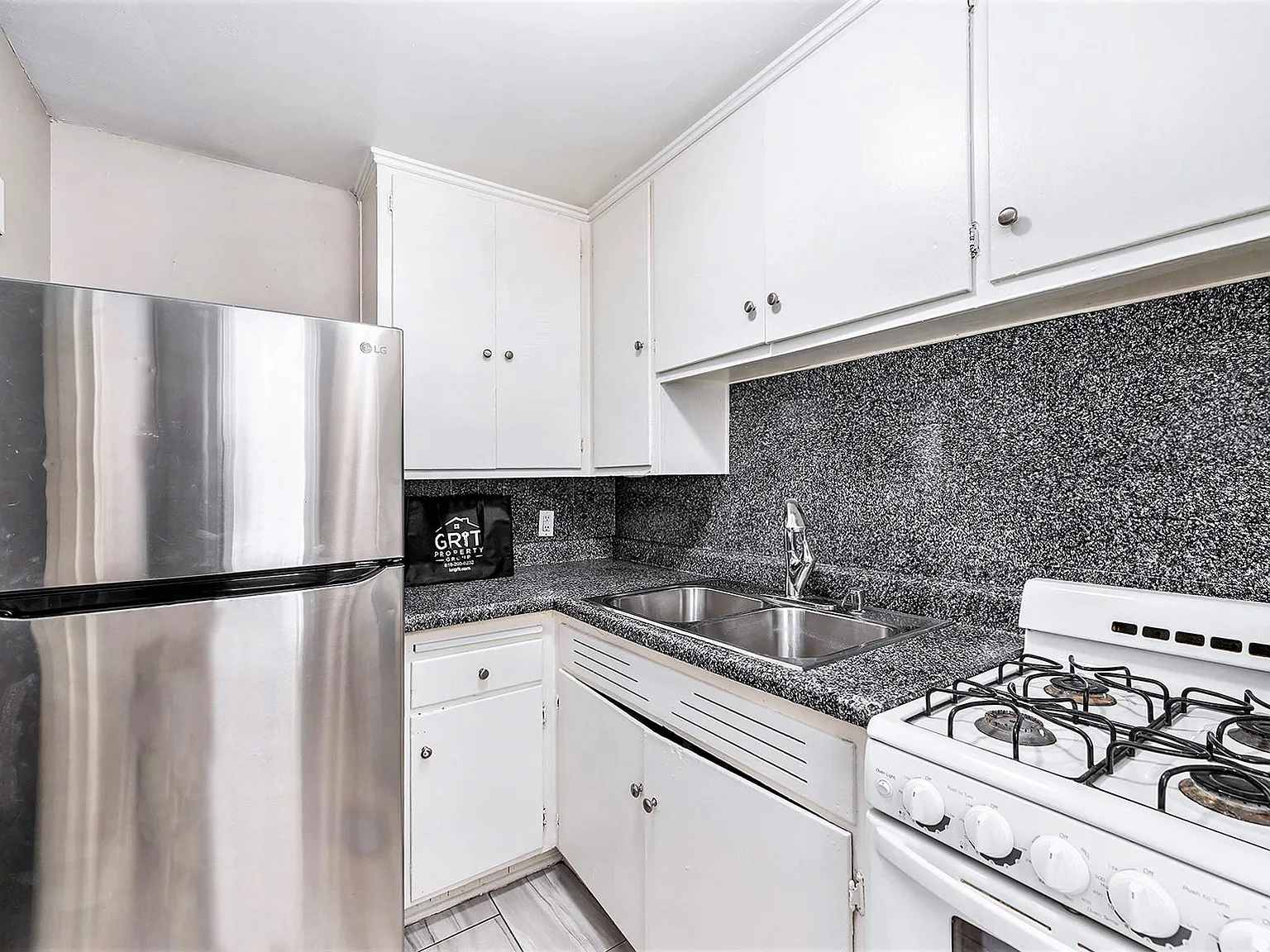 Manor Ridge Apartments — Photo 1
