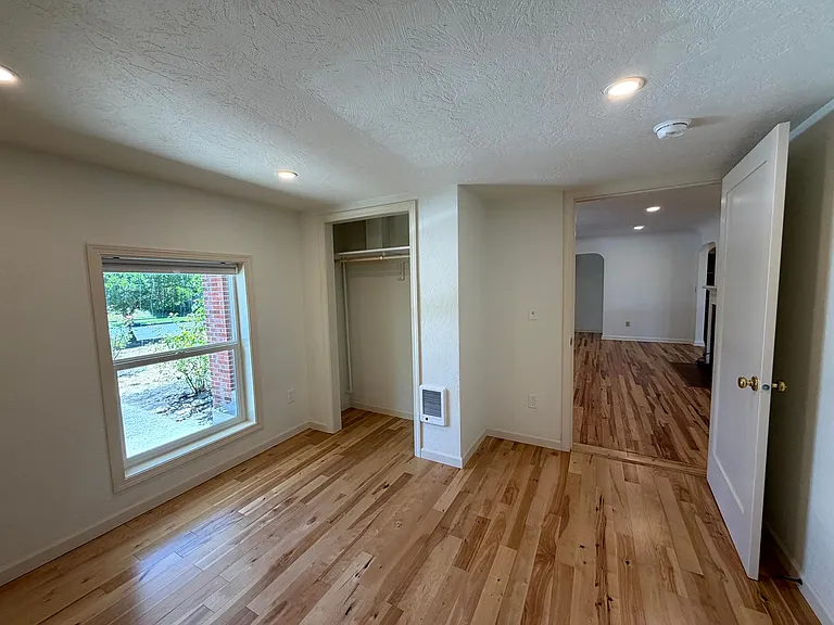 735 E 23rd Ave — Photo 11