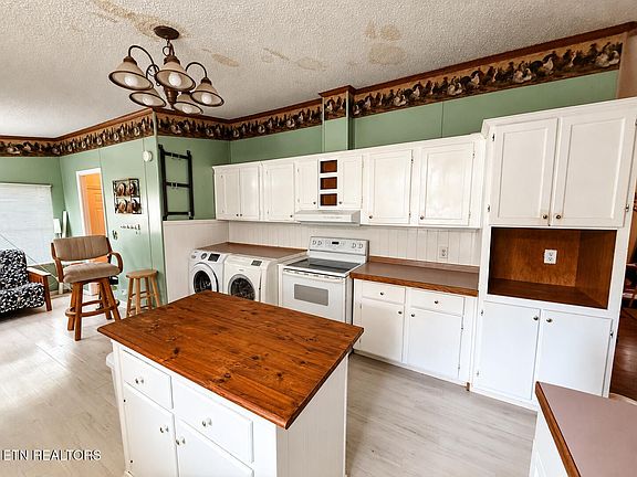 4th image of 239 Cedar Ln