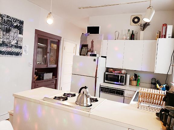 2nd image of 1911 W Belmont Ave APT 2F