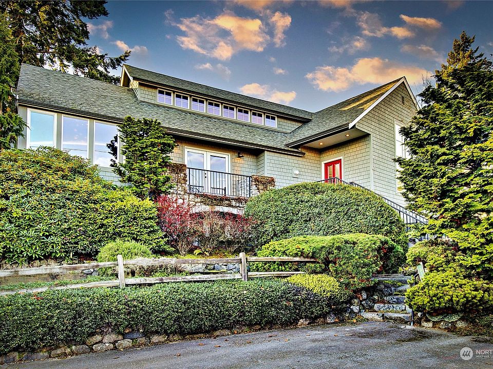 1st image of 311 Eagle Place NE